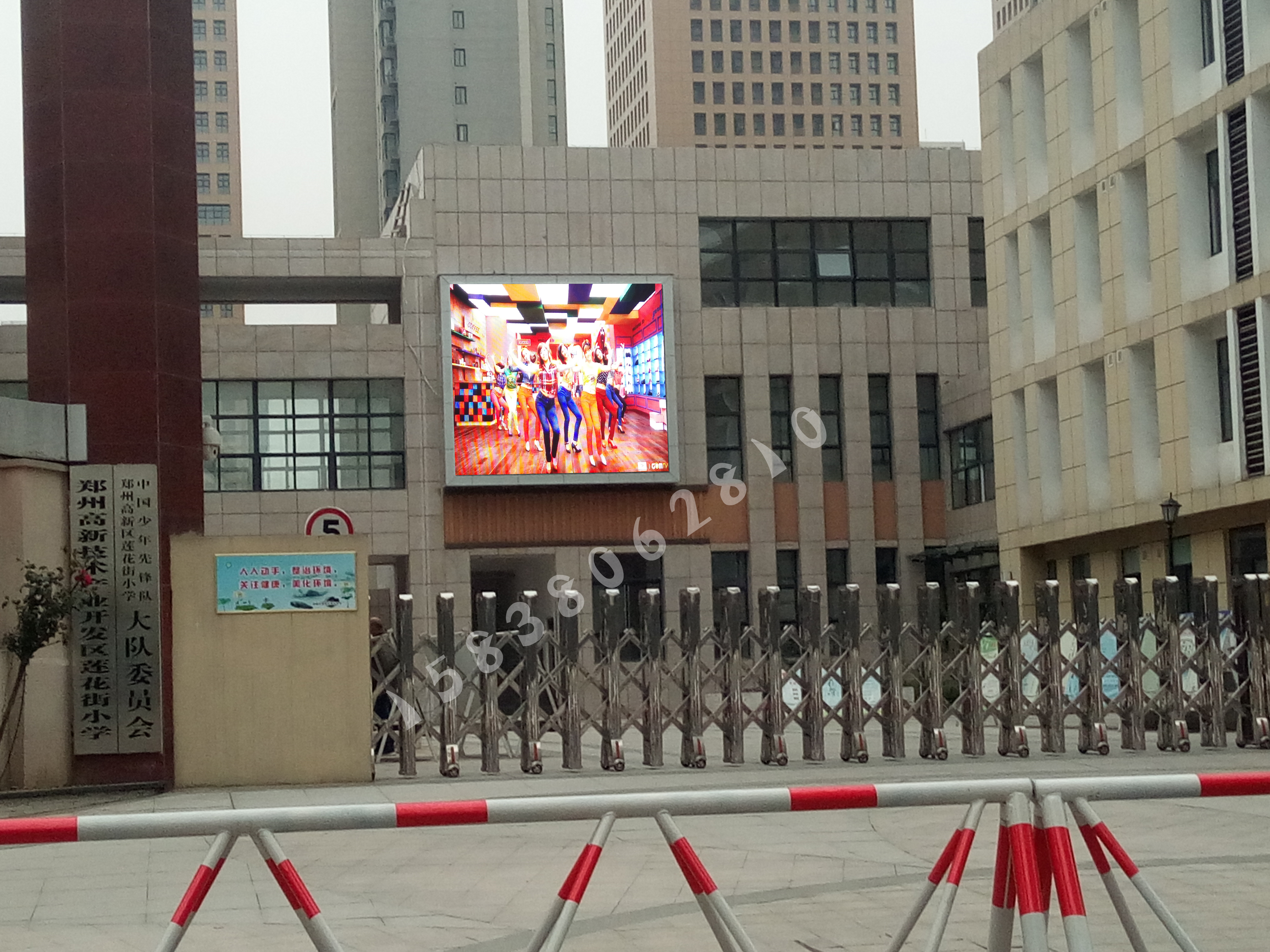 郑州高新区某学校p8室外全彩LED屏
